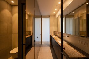 Badkamer met spiegel meubels